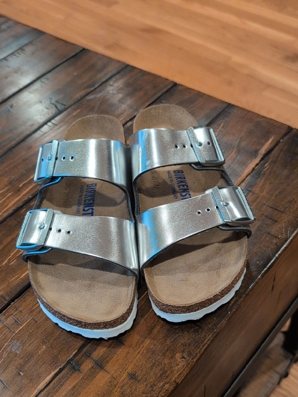 Birkenstock Arizona Metallic Silver Soft Footbed Narrow Width 37 Like New - Picture 2 of 13